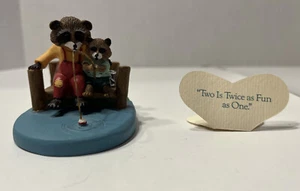 Figura de pesca de mapaches de colección Hallmark Tender Touches 1990 “el doble de divertida que 1” - Imagen 1 de 10