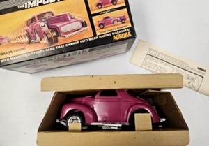 MINT IN BOX Aurora The Imposters 5302 pink Willys Coupe Original Box & Key 1973 - Foto 1 di 13