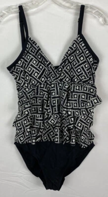 Traje de baño Jaclyn Smith de una pieza volantes en capas geométrico 6 negro blanco Foto 1 de 4