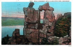 Vintage 1930s Postcard – Devil’s Doorway, Devil’s Lake State Park, Wisconsin - Picture 1 of 2