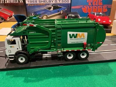 First Gear Waste Management Front End Loader 1/34 Scale Diecast Model 19-2924 - Image 1 of 4
