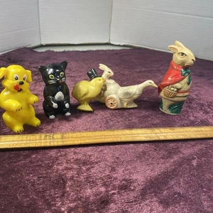 Menge 5 alte Kunststoff Tiere - F&FShakers Katze Hund Rabbitpeepgoosej310 - Bild 1 von 21