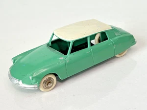 Dinky Toys No. 24C Citroen DS19 - France Meccano - Picture 1 of 8