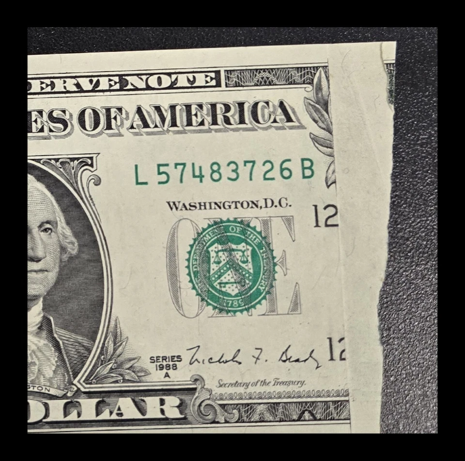 $1 Dollar Bill 1988A Cutting Error W / Broken Lader 57483726 UNCIRCULATED CRISP  - Image 1 of 4