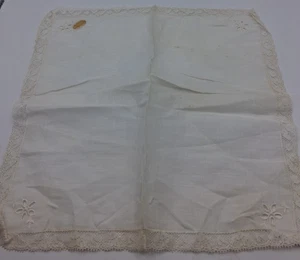 Pañuelo con cordones de algodón esquinas con flores blancas de colección hecho en Suiza 11x11" - Imagen 1 de 3