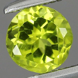 0.53ct t.w 5x4.9mm Round Natural Green Peridot Gemstone, Myanmar - Picture 1 of 4