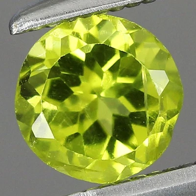 0.53ct t.w 5x4.9mm Round Natural Green Peridot Gemstone, Myanmar - Image 1 of 4