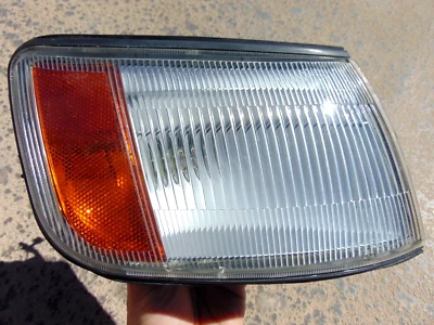 Conjunto de luces de señal de giro de esquina 92-95 Mitsubishi Expo diestro pasajero probado OEM Foto 1 de 4
