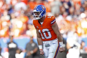 Bo Nix Denver Broncos - Novato NFL QB Selección del Draft - Postal Impresa Brillante 4x6 - Imagen 1 de 5