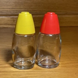Vintage Westinghouse Gemco Salt or Pepper Shakers Clear Glass Yellow Red Lids - Picture 1 of 2