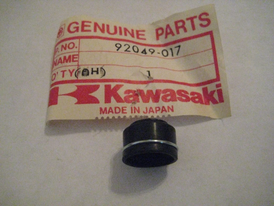 KAWASAKI KZ750/LTD/CSR/BELT VALVE OIL SEAL NOS! - Image 1 of 1