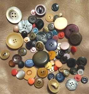 75 botones antiguos*variedad de colores, formas y tamaños - Imagen 1 de 1