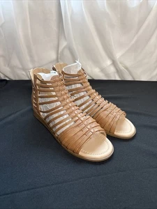 Journee Women's Brown Strappy Flat Gladiator Sandals Open Toe Size 10 NEW - Picture 1 of 6