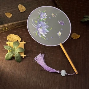 Neu 1 Stck. Retro Hand Vintage Stoff Fächer Bestickt Chinesischer Stil Rund Kunst Dekor - Bild 1 von 1