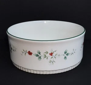 Pfaltzgraff Winterberry grande servizio ciotola 8 3/4" x 3" profondità usato in ottime condizioni - Foto 1 di 3
