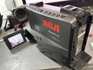 RCA VHS DS3 Camcorder 72x digital zoom - Picture 1 of 8