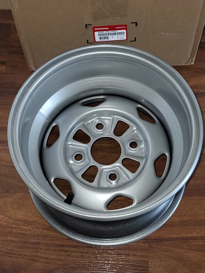 HONDA FOREMAN, RUBICON 500, SILVER, GREY 12" OEM REAR WHEEL, RIM 42650-HR0-F00ZA - Image 1 of 1