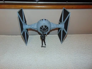 Star Wars Vintage Sammlung Imperial TIE Fighter Vehicle Hasbro 2009 inkl. Pilot - Bild 1 von 19
