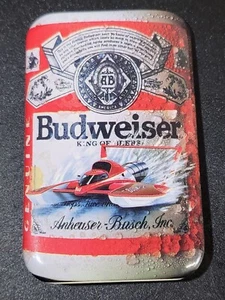 MISS BUDWEISER KNOSPE DOSENFÖRMIGER WASSERFLUGZEUG ANSTECKNADEL - Bild 1 von 6