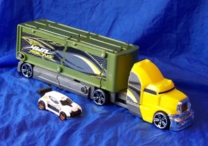 Hot Wheels Crashin' Rig Stunt Truck w/ Hot Wheel Car 2011 - Picture 1 of 6