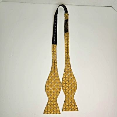 Галстук-бабочка Brooks Brothers Makers из чистого шелка — желтый с геометрическим узором и бриллиантами - Изображение 1 из 4