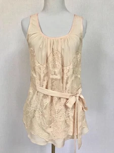 Blusa Top Miss Me MM Alta Costura Talla XS Rubor Encaje Detalles Cintura Corbata Sedosa Nueva - Imagen 1 de 7