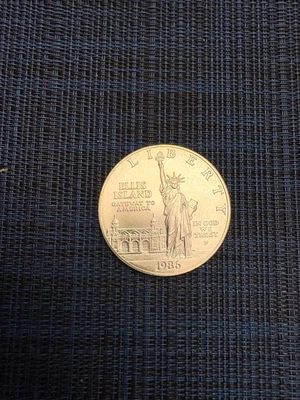 1986 ELLIS ISLAND US LIBERTY ONE DOLLAR COIN - Image 1 of 2