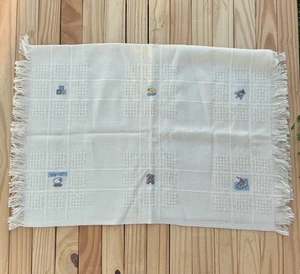 Vintage Kreuzstich Babydecke 45" x 30,5" Baby Design geschlechtsneutral - Bild 1 von 16