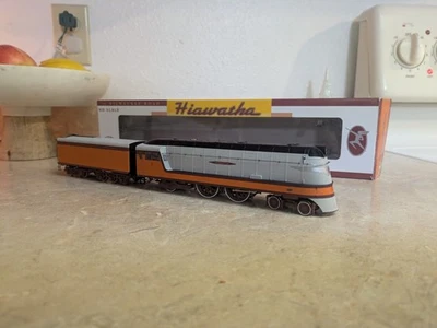 HO Fox Valley Models 1935 Hiawatha Locomotive DCC Ready! - Image 1 of 4