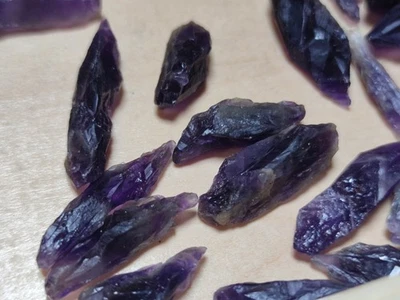 Räumungsverkauf 100g Amethyst Kleine Spitze, Sehr Kräftige Farbe, Heilstein - Bild 1 von 4