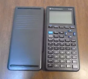 TI-82 graphischer Taschenrechner mit Deckel Texas Instruments getestet kostenloser Versand - Bild 1 von 4