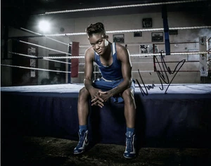NICOLA ADAMS - Signed 10x8 Photograph - SPORT - BOXING - Picture 1 of 1