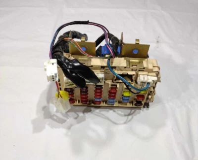 02 03 04 Nissan Xterra 3.3L V6 debajo del tablero relé de fusibles caja conexiones OEM Foto 1 de 4