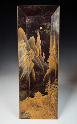 Bandeja grande antigua japonesa de laca con relieve paisaje iluminado por la luna Foto 1 de 4