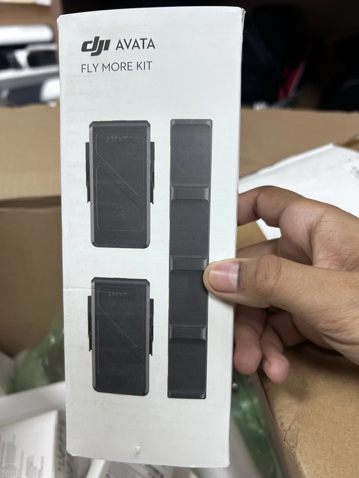 Kit Drone DJI Avata Fly More. (2) Baterías recargables, (1) concentrador de carga Foto 1 de 1