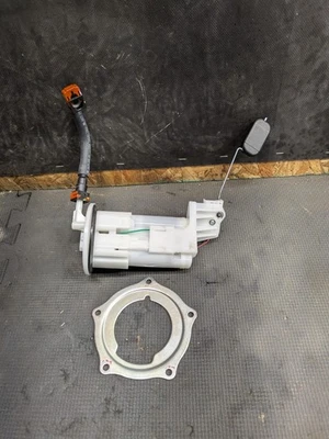 Bomba de combustible Kawasaki Ninja 500 2024 2025 probada y funcionando 2900 millas Foto 1 de 4