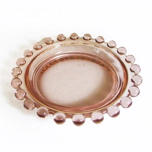 Plato de vidrio rosa vintage o cuenco poco profundo borde con cuentas 6" de ancho, 1" de profundidad, como nuevo - Imagen 1 de 4