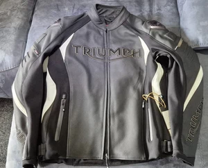TRIUMPH TRIPLE MLES2336 LEATHER SPORTS MOTORCYCLE JACKET SIZE L / UK44 - Picture 1 of 15