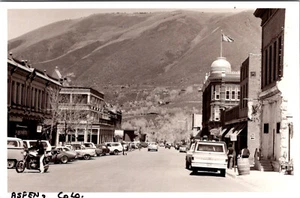 ASPEN, COLORADO - BUSY MAIN STREET VIEW - MODERN REAL PHOTO POSTCARD - Picture 1 of 2