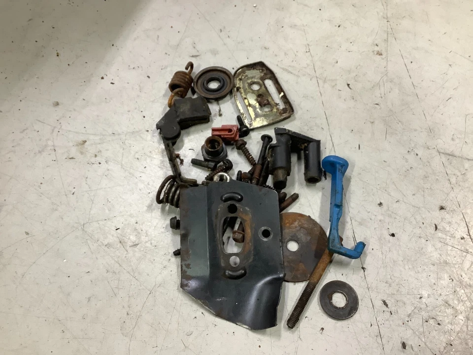 TORNILLOS DE HERRAJES PARA MOTOSIERRA SUPER LIMPIOS POULAN 2775 Foto 1 de 1