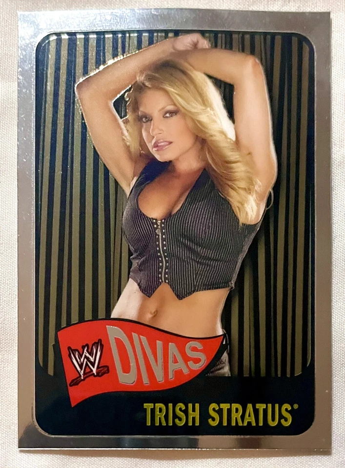 2006 Topps Chrome TRISH STRATUS Heritage WWE WWF #60 🔥 - Image 1 of 2