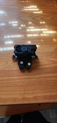 13552742 Rear lift gate latch 2021-2022 Tahoe, Escalade, Yukon, Suburban  - Image 1 of 4