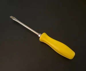 Snap-On Yellow Hard Handle Screwdriver SDD6 [ New Blade ] - Picture 1 of 2