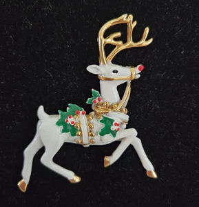 Vintage weiß emailliert Rentier Weihnachten Brosche Stechpalme Blätter Beeren goldfarben - Bild 1 von 3