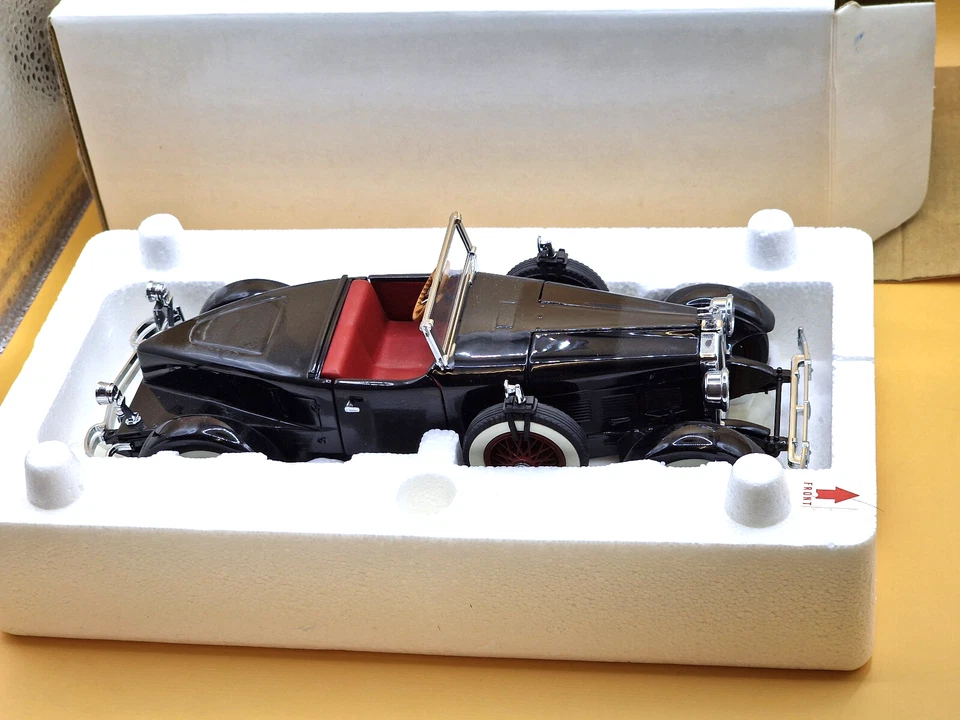 DANBURY MINT  1:24 Diecast  1927 Stutz Black Hawk - Image 1 of 4