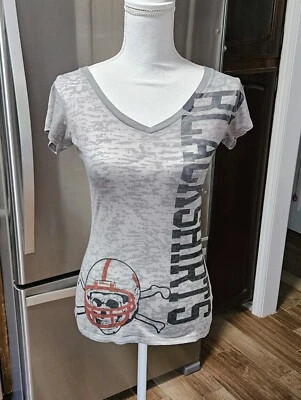 Mujer Nebraska Huskers Cornhuskers Camisas Negras Cuello en V Camiseta Elástica, Talla M Foto 1 de 4