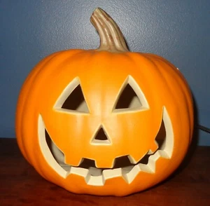 ORANGE KUNSTSTOFF JACK-O-LATERNE KÜRBIS FENSTER ODER HOF LICHT Halloween Blasform - Bild 1 von 9