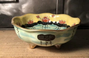 Coupelle Vide Poche Quadripode Porcelaine Limoges AF Décor Polychrome D 15,3 Cm - Foto 1 di 9
