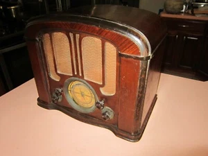Pilot Cathedral Deco Radio, May Not Be Fully Functional - Parts - Picture 1 of 10