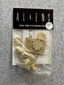 AEF Designs RARO kit modellino in resina alieni AX-5 assortimento uova scala 1/35 - Foto 1 di 2